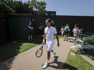 Roger Federer počas tréningu pred Wimbleodnom