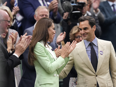 Roger Federer bol ocenený na Wimbledone, vedľa neho vojvodkyňa Kate