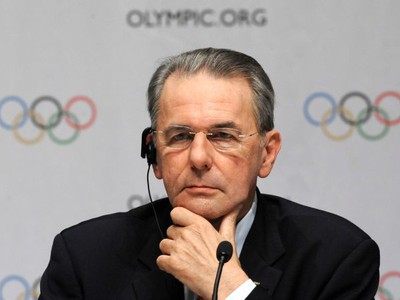 Jacques Rogge zostáva na