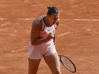 Aryna Sabalenková sa raduje v semifinále Roland Garros
