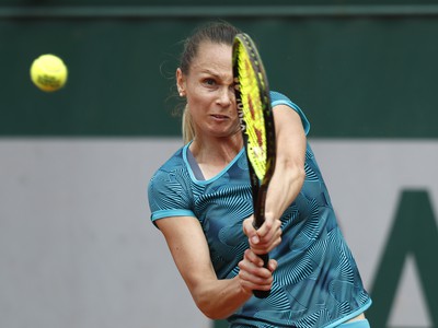 Na snímke slovenská tenistka Magdaléna Rybáriková neuspela v 1. kole dvojhry na grandslamovom turnaji Roland Garros