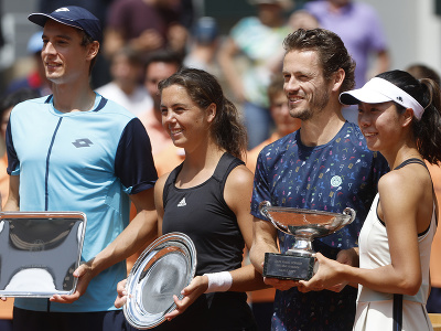 Víťazom miešanej štvorhry na Roland Garros sa stal japonsko-holandský tenisový pár Ena Šibaharová, Wesley Koolhof