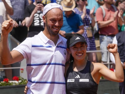 Nemecký tenista Tim Pütz spoločne s Japonkou Miju Katovou sa stali víťazmi miešanej štvorhry na grandslamovom turnaji Roland Garros
