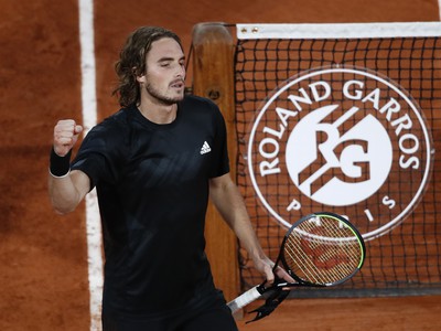 Grék Stefanos Tsitsipas sa raduje z víťazstva na Roland Garros