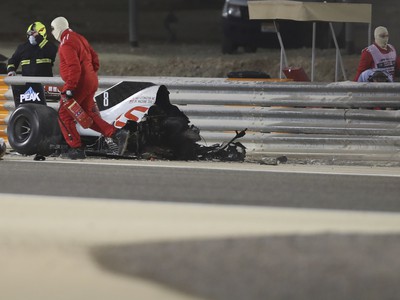 Pozostatky monopostu Romaina Grosjeana