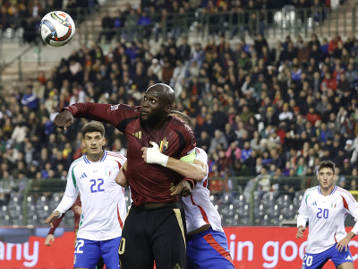 Romelu Lukaku (v strede)