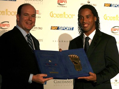Ronaldinho preberá cenu od