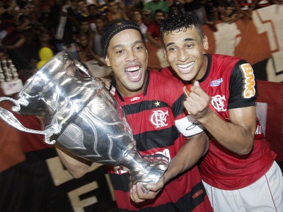 Ronaldinho a Welinton oslavujú