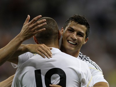 Cristiano Ronaldo sa teší z gólu s Karimom Benzemom