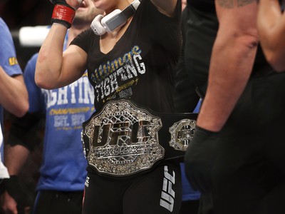 Ronda Rouseyová je bojovníčkou na pohladenie. Majstrovský titul získala v disciplíne zmiešaných bojových umení
