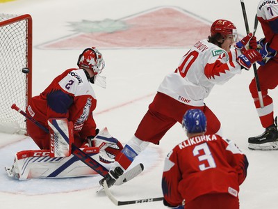 Rus Dmitrij Voronkov sa teší po strelení gólu 