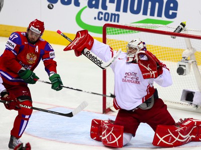 Alexander Radulov a brankár Dánska Frederik Andersen 