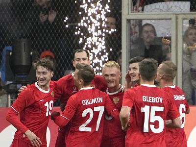 Gólové oslavy futbalistov Ruska po vedúcom góle Antona Mirančuka