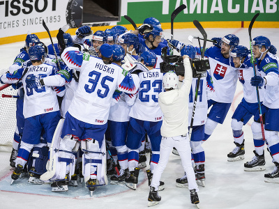 Radosť slovenských hokejistov po výhre nad Ruskom