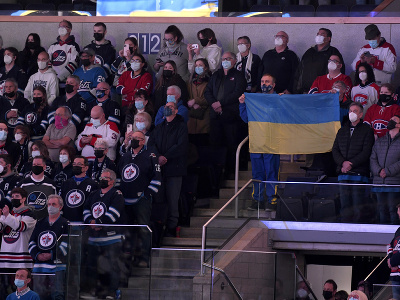  Pred kanadským derby zaznela v Canada Life Centre ukrajinská hymna