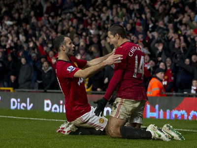 Ryan Giggs a Javier Hernandez sa tešia z gólu