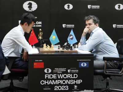 Vpravo ruský šachový veľmajster