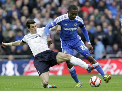 Salomon Kalou a Gareth Bale