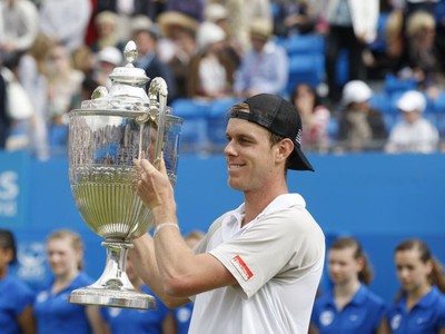 Sam Querrey s trofejou