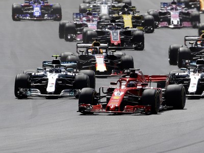 Vydarený štart v podaní Vettela