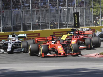 Sebastian Vettel, Lewis Hamilton a Charles Leclerc