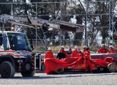 Vettel havaroval počas testovania