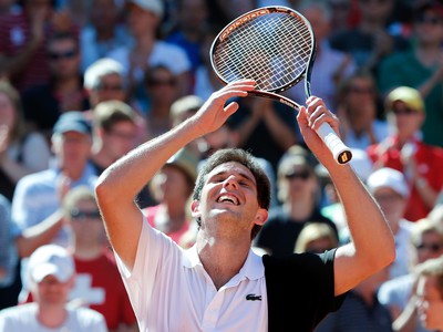 Federico Delbonis a jeho víťazná radosť po vyradení Federera
