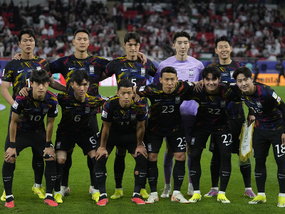Juhokórejskí futbalisti pózujú pre skupinovú fotografiu pred zápasom semifinále Ázijského pohára vo futbale Jordánsko - Kórejská republika