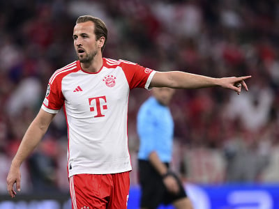 Futbalista Harry Kane z Bayernu Mníchov reaguje v prvom zápase semifinále Ligy majstrov