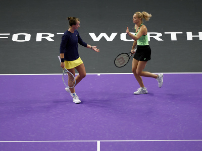 Barbora Krejčíková a Kateřina Siniaková si po roku opäť zahrajú v deblovom finále MS WTA Tour