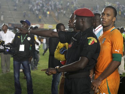 Výtržnosti počas zápasu Senegal - Pobrežie Slonoviny