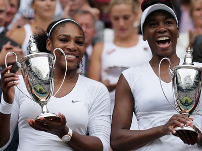 Americké sestry Serena a Venus Williamsové zvíťazili v londýnskej štvorhre
