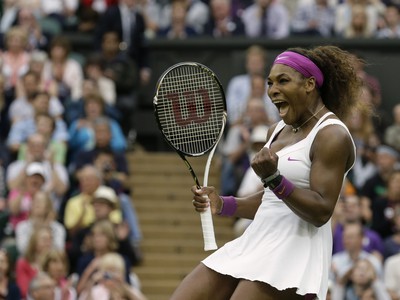 Serena Williamsová postupuje do