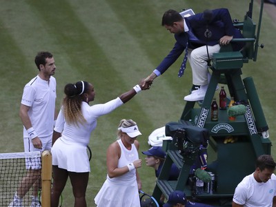 Andy Murray a Serena Williamsová pokračujú vo wimbledonskom mixe na víťaznej vlne