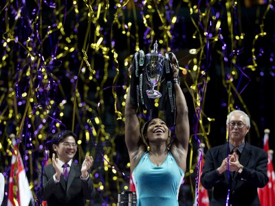 Serena Williamsová s víťaznou trofejou