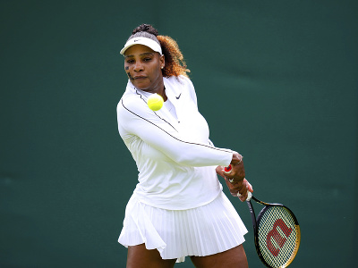 Serena Williamsová sa po roku vracia na dvorce