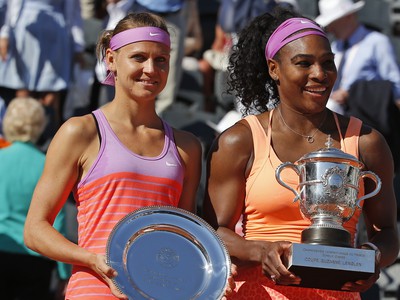 Serena Williamsová a Lucie Šafářová vo finále Roland Garros