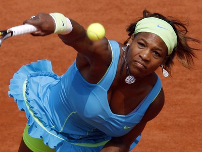 Serena Williamsová na kurte neraz šokovala vyzývavými outfitmi.