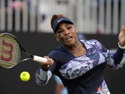 Americká tenistka Serena Williamsová sa po ročnej pauze vrátila na dvorce víťazstvom