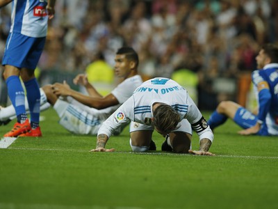 Sergio Ramos na kolenách