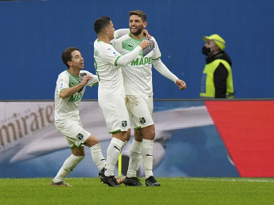 Hráči Sassuola oslavujú gól 