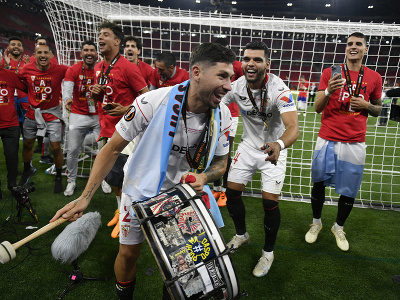 Futbalisti Sevilla FC oslavujú víťazstvo v Európskej lige