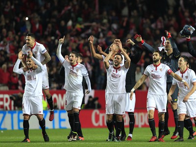 Radosť hráčov Sevilly po triumfe nad Realom Madrid