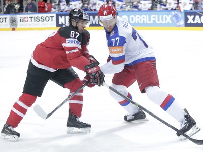 Sidney Crosby (vľavo) a Anton Belov