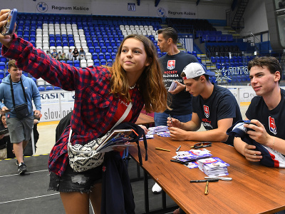 Tlačová konferencia a autogramiáda do NHL draftovaných mladých hokejistov v Poprade