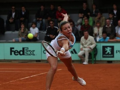 Rumunská tenistka Simona Halepová si aj kvôli športu dala zmenšiť svoje poprsie.