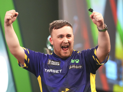 Anglický šípkar Luke Littler