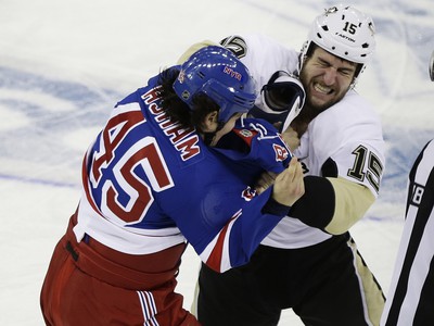 Arron Asham a Tanner Glass
