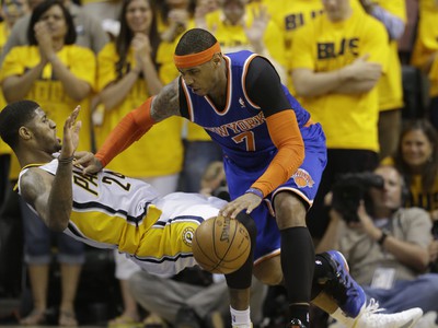 Paul George a Carmelo Anthony