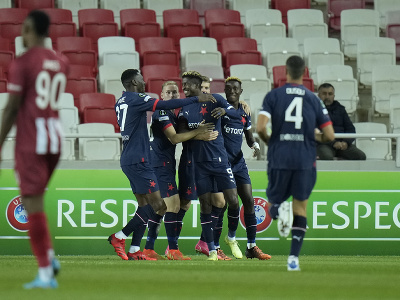 Slavia Praha sa teší z gólu do siete Sivassporu
